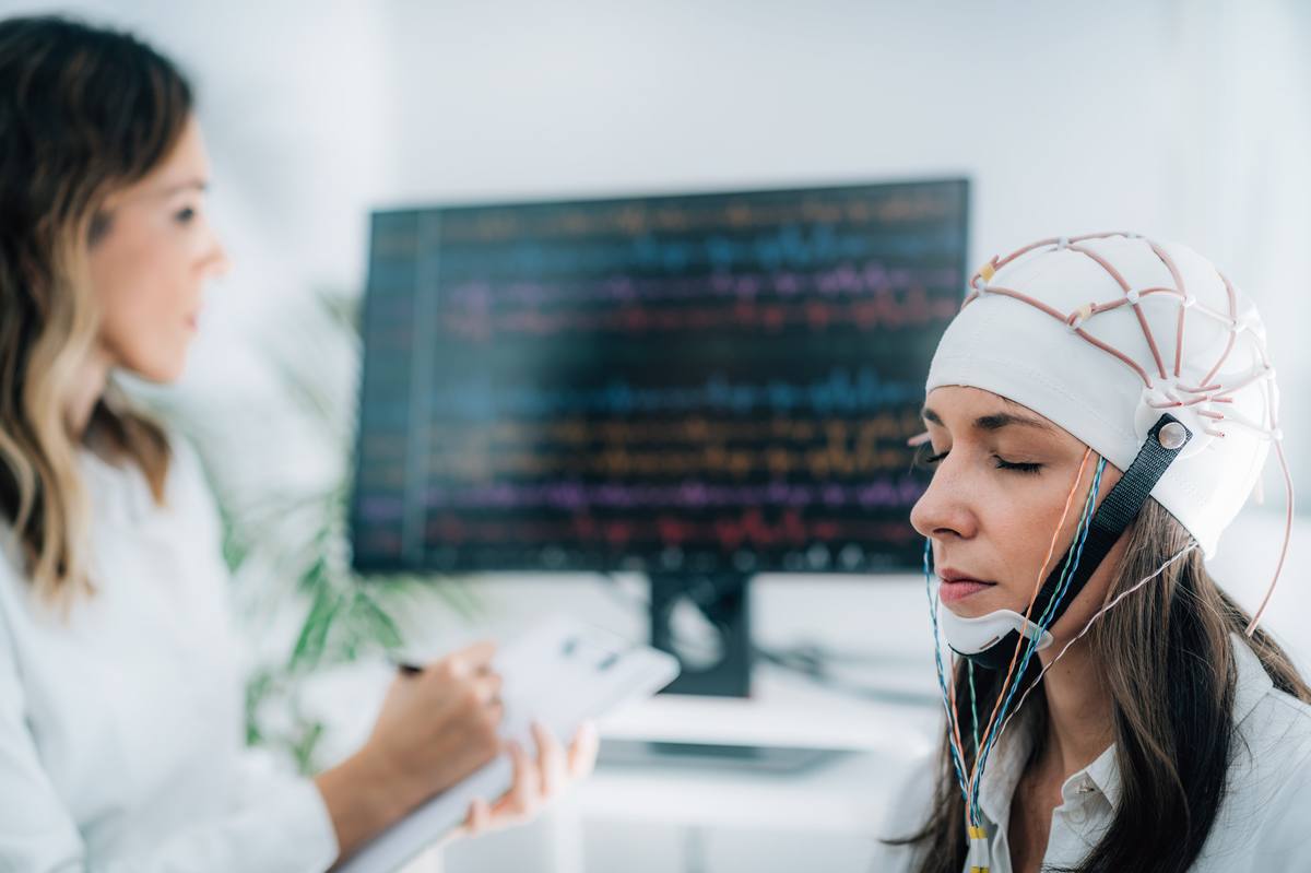 Brain wave EEG neurological testing for tinnitus